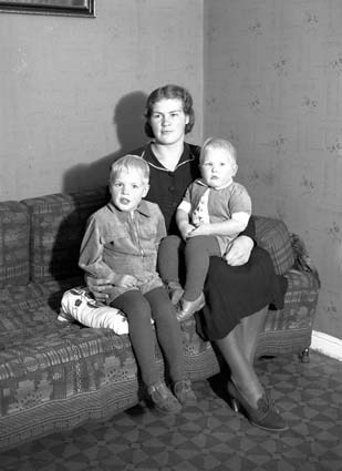 Tage Lindblads fru Gunhild och barn Röetved.