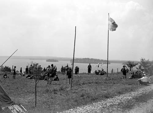 Scouter mot sjön Skärsnäs.