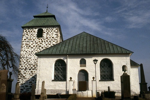 Färingtofta kyrka före takomläggning