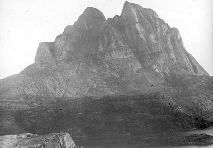 Umanak-klippan, en nunatak från istiden.