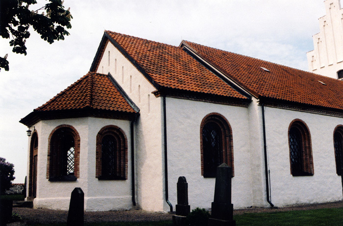 Esarps kyrka. Utvändigt underhåll 2002.