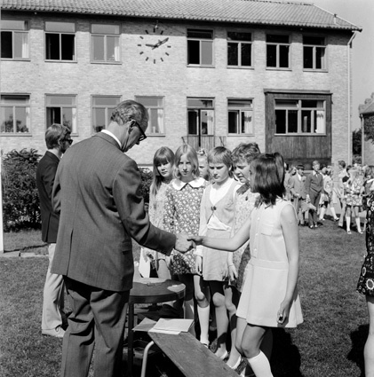 Skolavslutning i Alvikenskolan i Bromölla 1969.