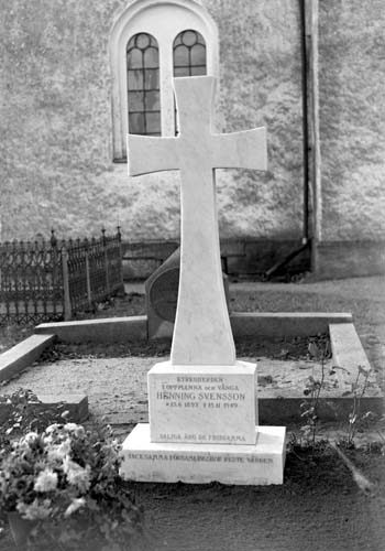 Kyrkoherde Svenssons gravsten Oppmanna.
