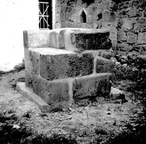 Ruinen av ärkebiskopsborgen. Västliga pelaren e...
