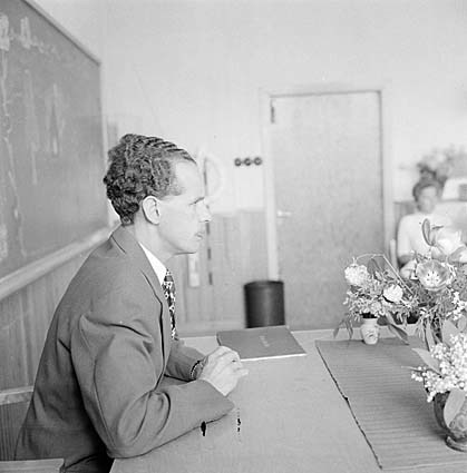 Skolavslutning i Alvikenskolan 1956, lärare Arn...