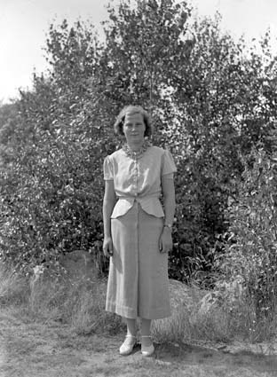 Greta Svensson Röetved ensam.