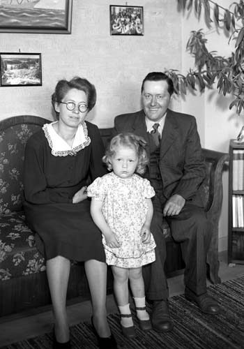 Anna och Adolf Andersson med dottern Anna-Lena,...