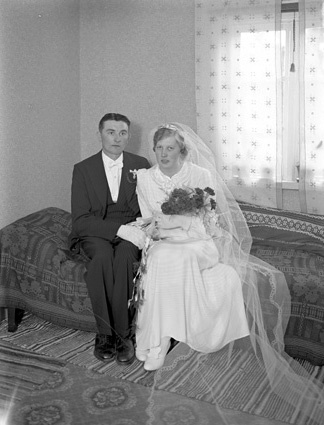 Gösta Ekvall Värestorp brudparet sittande.
