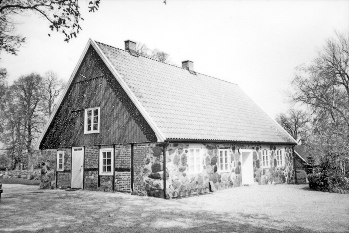 Gamla skolan i Västra Strö.