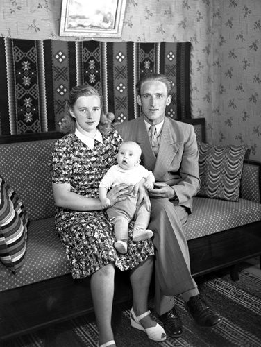 Margareta och Hilding Svensson med sonen Mats-I...