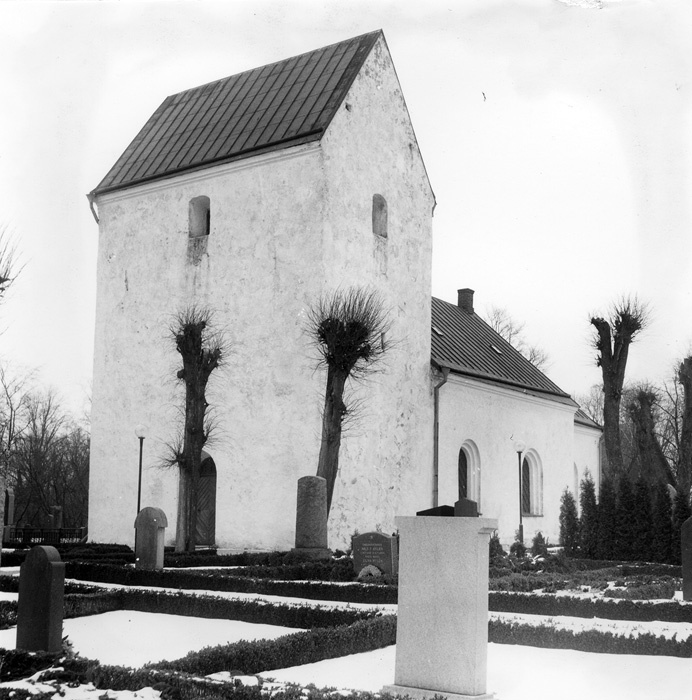 Knästorps kyrka. Exteriör från sydväst.