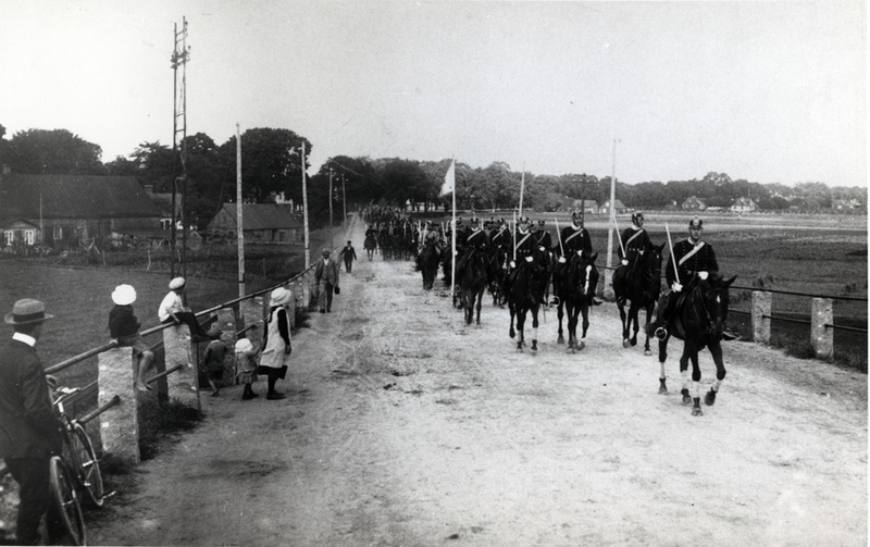 Parad på Näsby fält den 6 sept. 1918. Överste T...