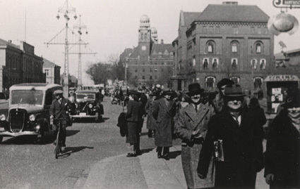 Våren 1938. Dansk invation i Malmö.