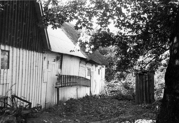 Lilla Rödde 1. Bondgård från 1843. Ägare 1951 v...