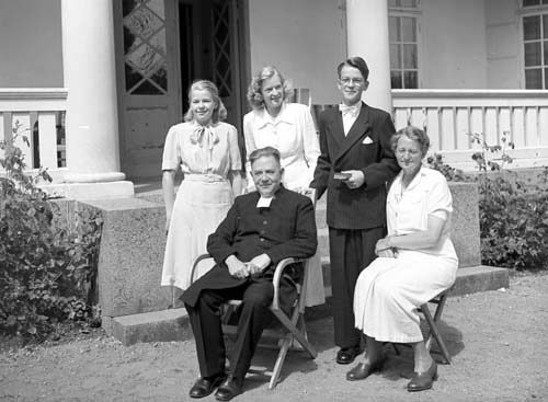 Kyrkoherde Henning Svensson med familj, Oppmanna.