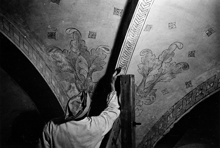 Restaurering av kalkmålning i Konga kyrka.