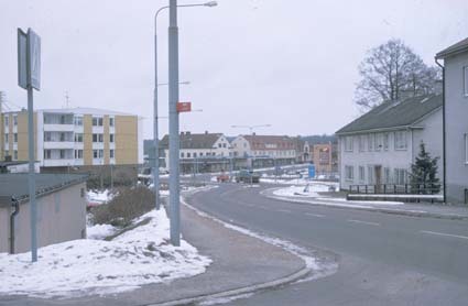 Ängelholmsvägen i Örkelljunga från norr.