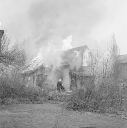 Stg. 561A, Norretullsvägen 16. Brandkåren bränd...