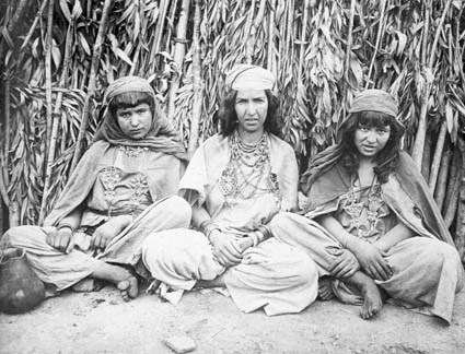 Berberkvinnor från Dschurdschurabergen.