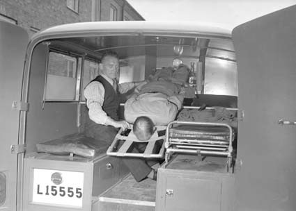 Demonstration av gunga i ambulans, användes för...