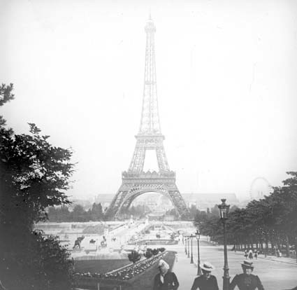 Eiffeltornet. Le Champ de Mars.
