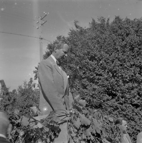 Minnestavla avtäckes i Karakås 1950