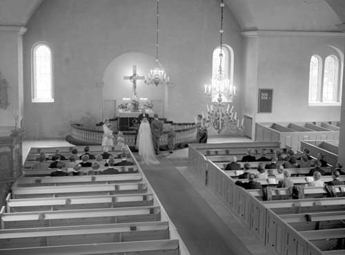Arvid Persson bröllop i kyrkan Mannestad.