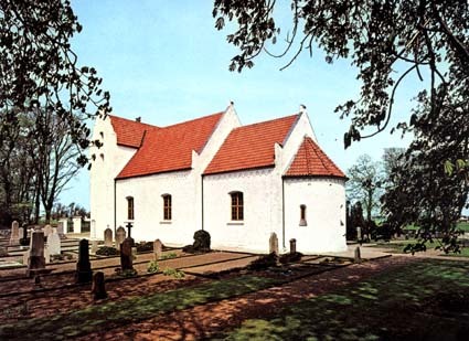 Maglarps gamla kyrka från 1100-talet.