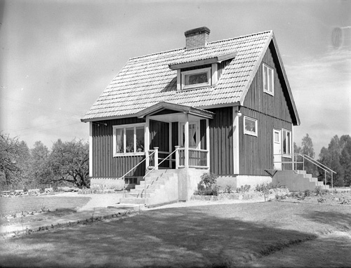 Gunnar Svensson huset närmast Mjönäs.