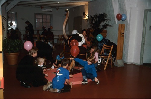 Dansa min docka, rulla min boll! (19/11 2000-21...