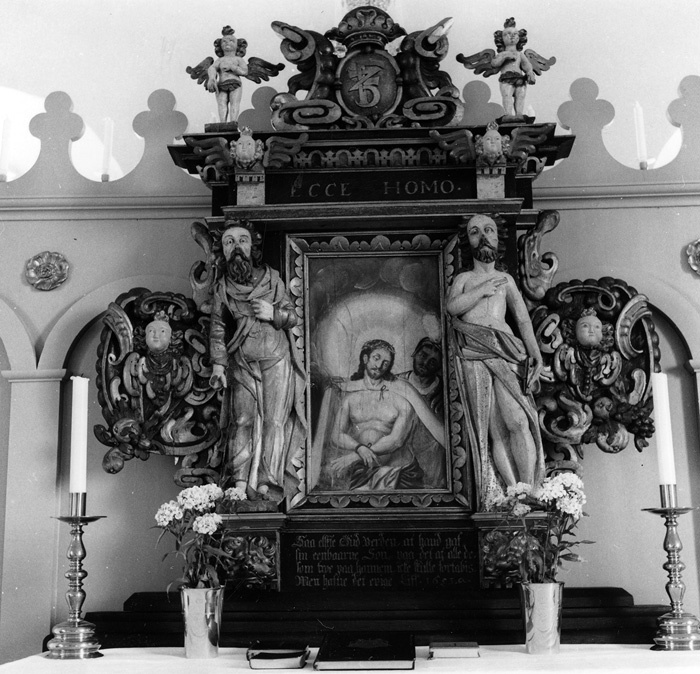 Hassle-Bösarps kyrka. Nyrenoverad altaruppsats.