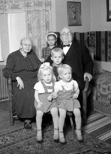 Sven Olin m. Fru, Gerhard o Pauls barn Hammar.