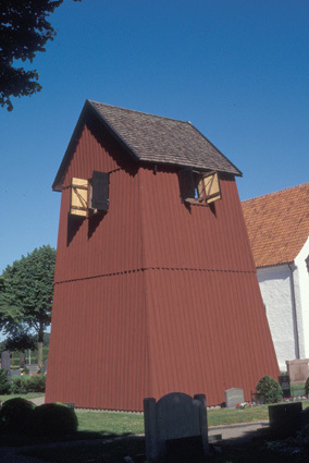 Gualövs kyrka. Klockstapeln
