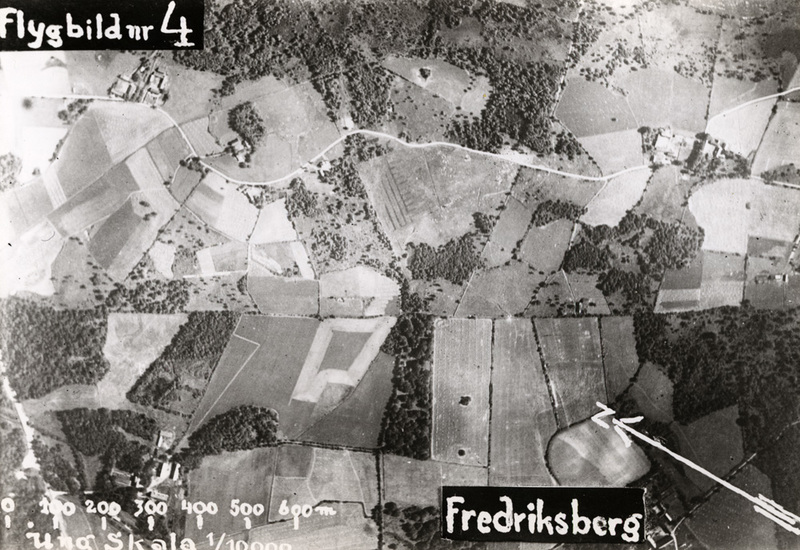 Flygbild över övningsfält vid Fredriksberg, Sös...