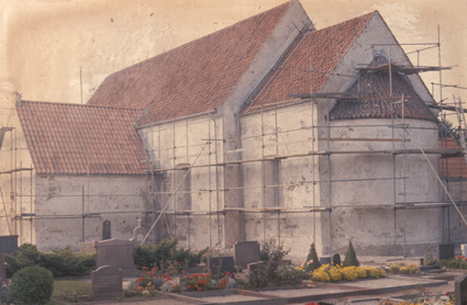 Gualövs kyrka under restaurering
