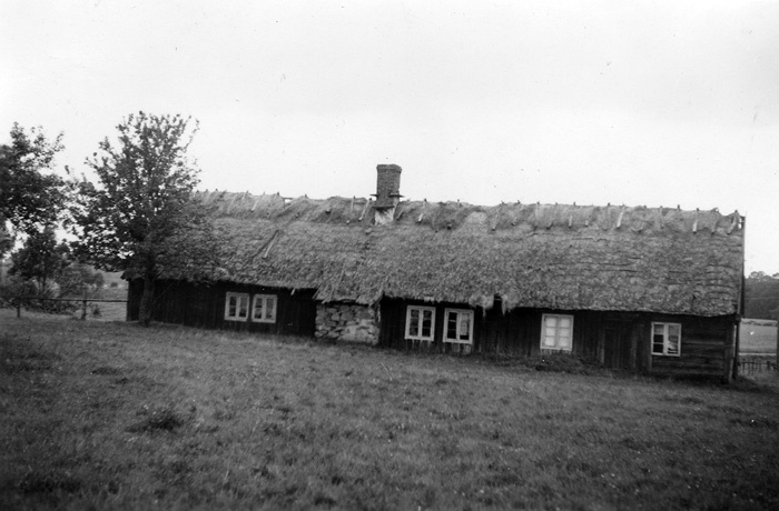 Ernst Göranssons ägor. Mangårdsbyggnadens fasad...