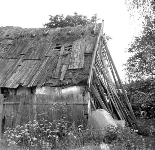 Fallfärdigt bostadshus i Sjöbo.