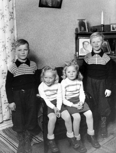 4 barn (2 pojk. 2 töser) Karsholm.