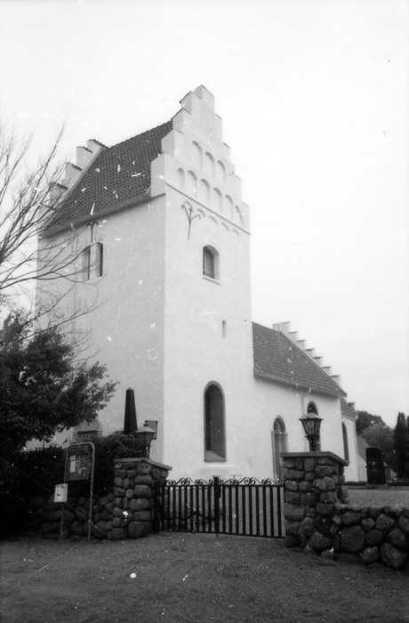 Hedeskoga kyrka efter den yttre renoveringen 1997.
