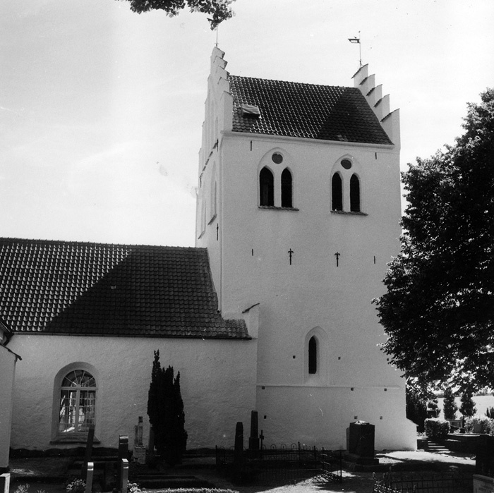Brunnby kyrka. Tornet från norr efter omkalknin...