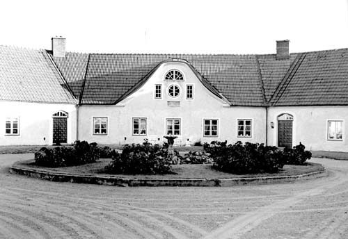 Södra Björstorp, gårdsplanen med bostadsdelen.
