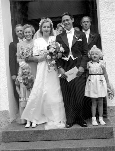 Ella Ringström bröllop kyrkan i Hjärsås.