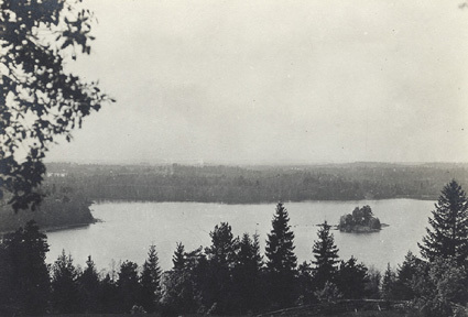 Utsigten från Sjöbergs trädgård  Våren 1915.