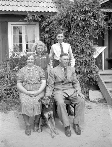 Algot Jönssons familjen m hund Rydstorp.