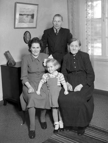 Hilding Krans familjen o gamla frun Mjönäs.