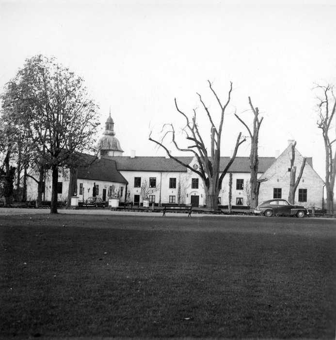 Osbyholms slott. Ägare 1954 var Anders Jahre.