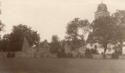 Sommaren 1922. Nydala kyrka och kolosterruiner.