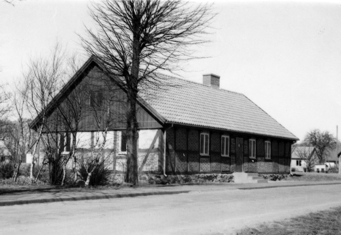 Hyrehus. Gatehus. Ägare 1953 var Barsebäcks gods.