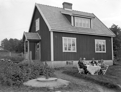 Folke Larsson familj och hus Mjönäs.
