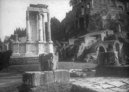 Forum romanum. Rekonstruktion av Vestas tempel. 